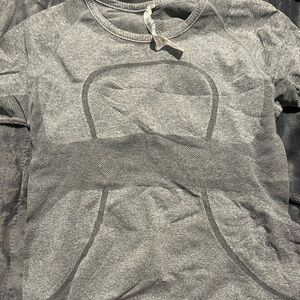 lululemon align tshirt size 6
grey